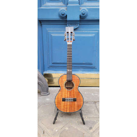 UKULELE KAMAKA TENOR SIGNATURE JAKE SHIMABUKURO ELECTRO BLUE