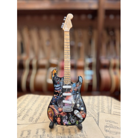 MINIATURE GUITARE KISS 27CM