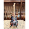 MINIATURE GUITARE KISS 27CM