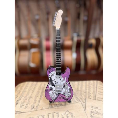 MINIATURE GUITARE BAD GIRL 27CM 