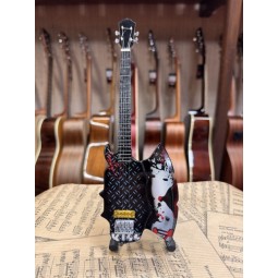 MINIATURE GUITARE KISS BLOODY AXE BASSE 27CM